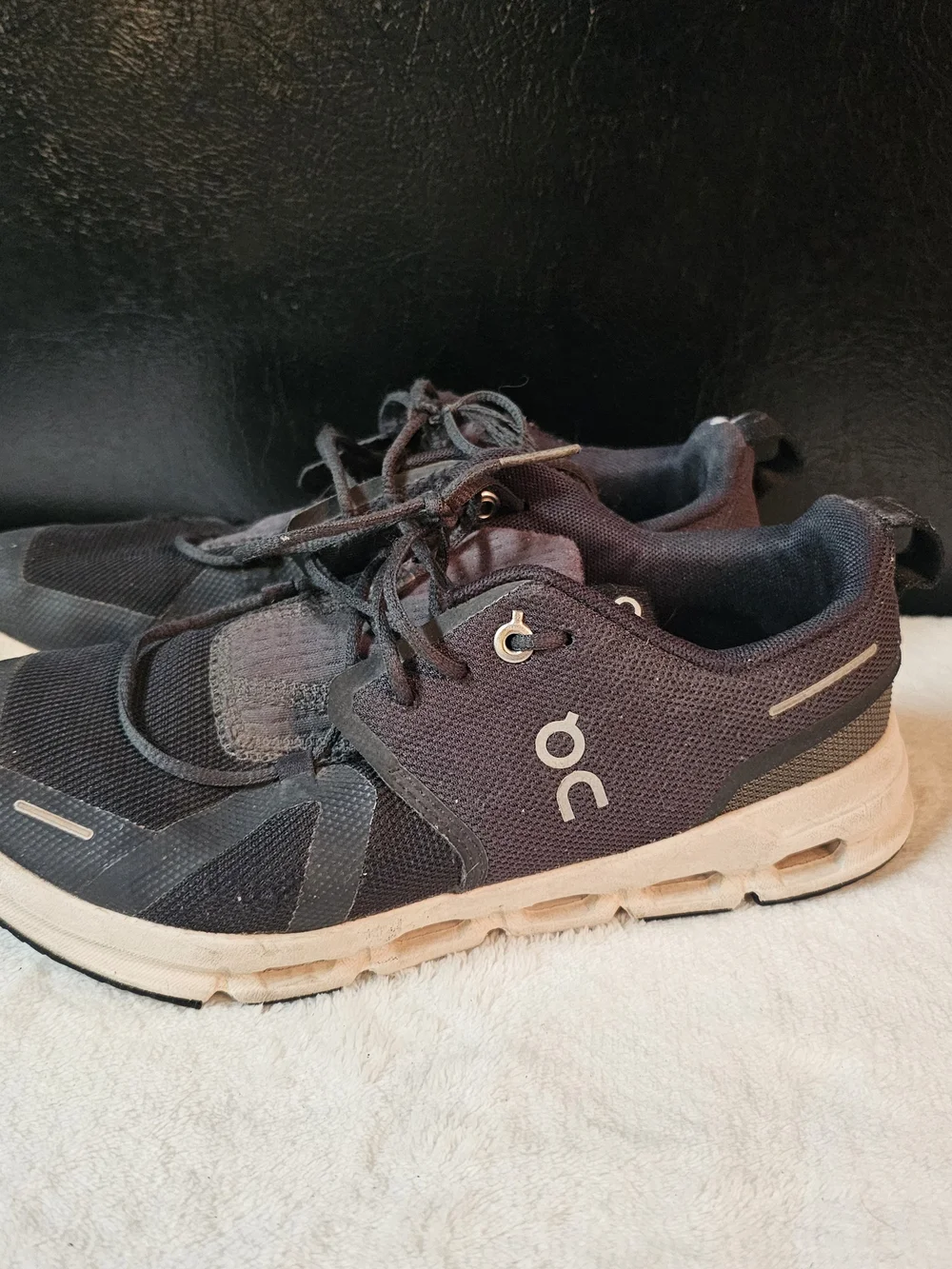 On Cloud Black Running Sneakers Kids Youth Comfortable Size 5 Gym Play Running